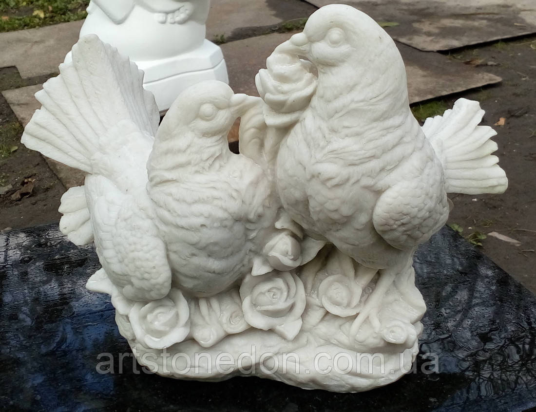 Скульптура Голуби пара з мармуру