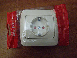 Розетка 1-а з з/к і захисними шторками EL-BI ZIRVE Кремовий, 0356