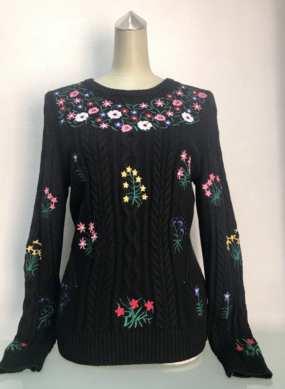 Светр жіночий чорний коси вишивка