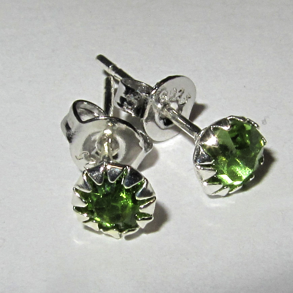 Срібні сережки гвоздики зелені стерлінгове срібло 925 проба (1375)