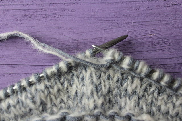 Як в'язати своїми руками шапку з помпоном