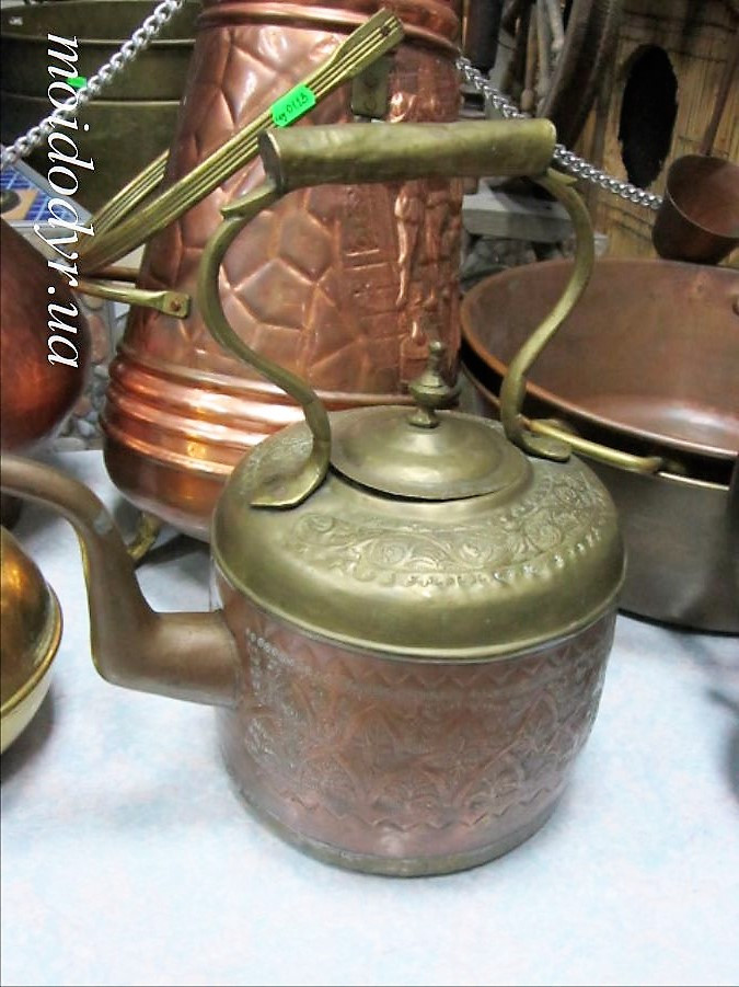 Мідний антикварний чайник з ручкою , декор