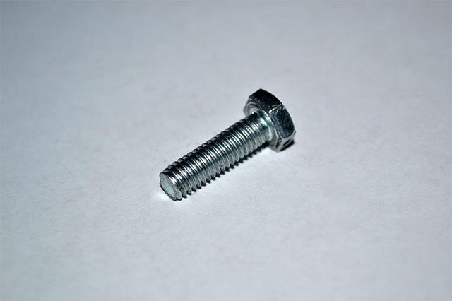Болти з отвором в головці - фото  Болти купити