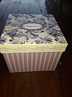 Коробка картонна з квітковою кришкою (куб)