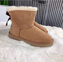 Жіночі коричневі короткі зимові замшеві UGG Mini Bailey Bow II з бантом мініовчина уги