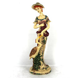 Фігурка лелеки та дівчини S8297