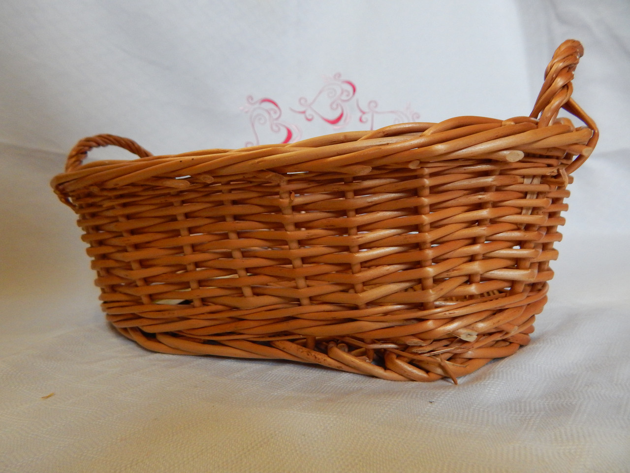 Кошик із лози для подарунків