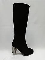 Чорні замшеві чоботи. Розміри 35, 40.