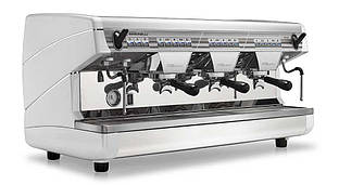 Кавоварка автоматична трипостова Nuova Simonelli Appia 3GR V