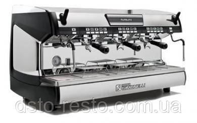 Кавоварка трирожкова автоматична Nuova Simonelli Aurelia 3GR V