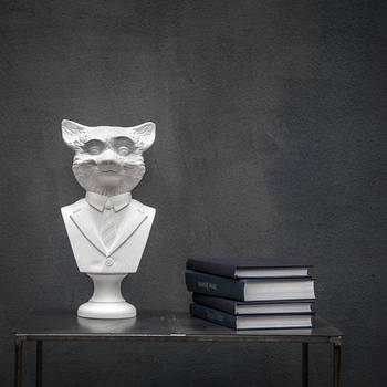 Бюсти та статуетки