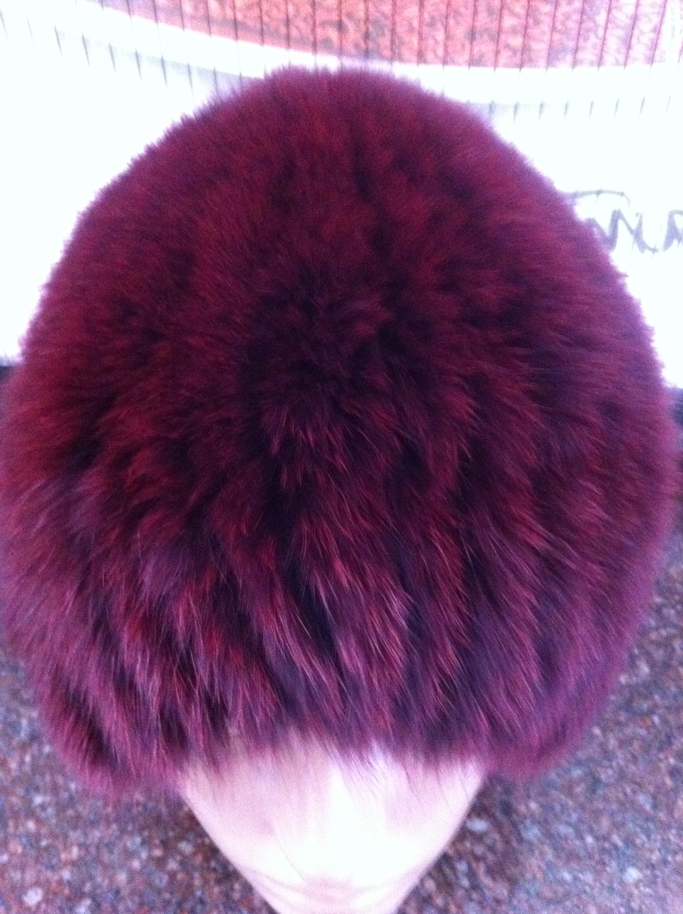 Меховая шапка из песца вишнёвого цвета на вязанной основе - фото 5 - id-p68309734