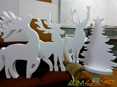 Олені з пінопласту