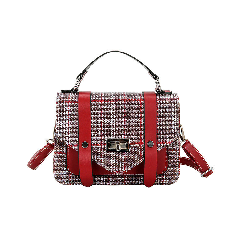 Жіноча маленька сумочка в картатий принт з червоними вставками