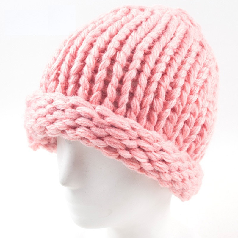 Жіноча зимова шапка великої в'язки рожева