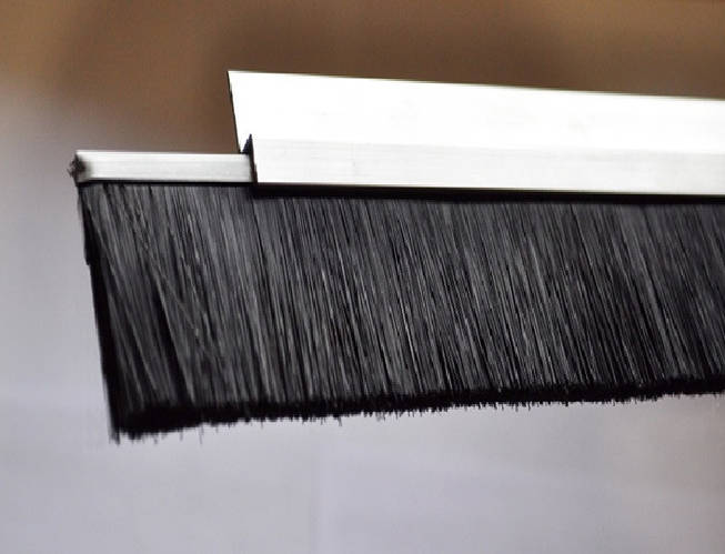 Полосовая уплотнительная щетка с ворсом из полипропилена.S-34. KOTI ...