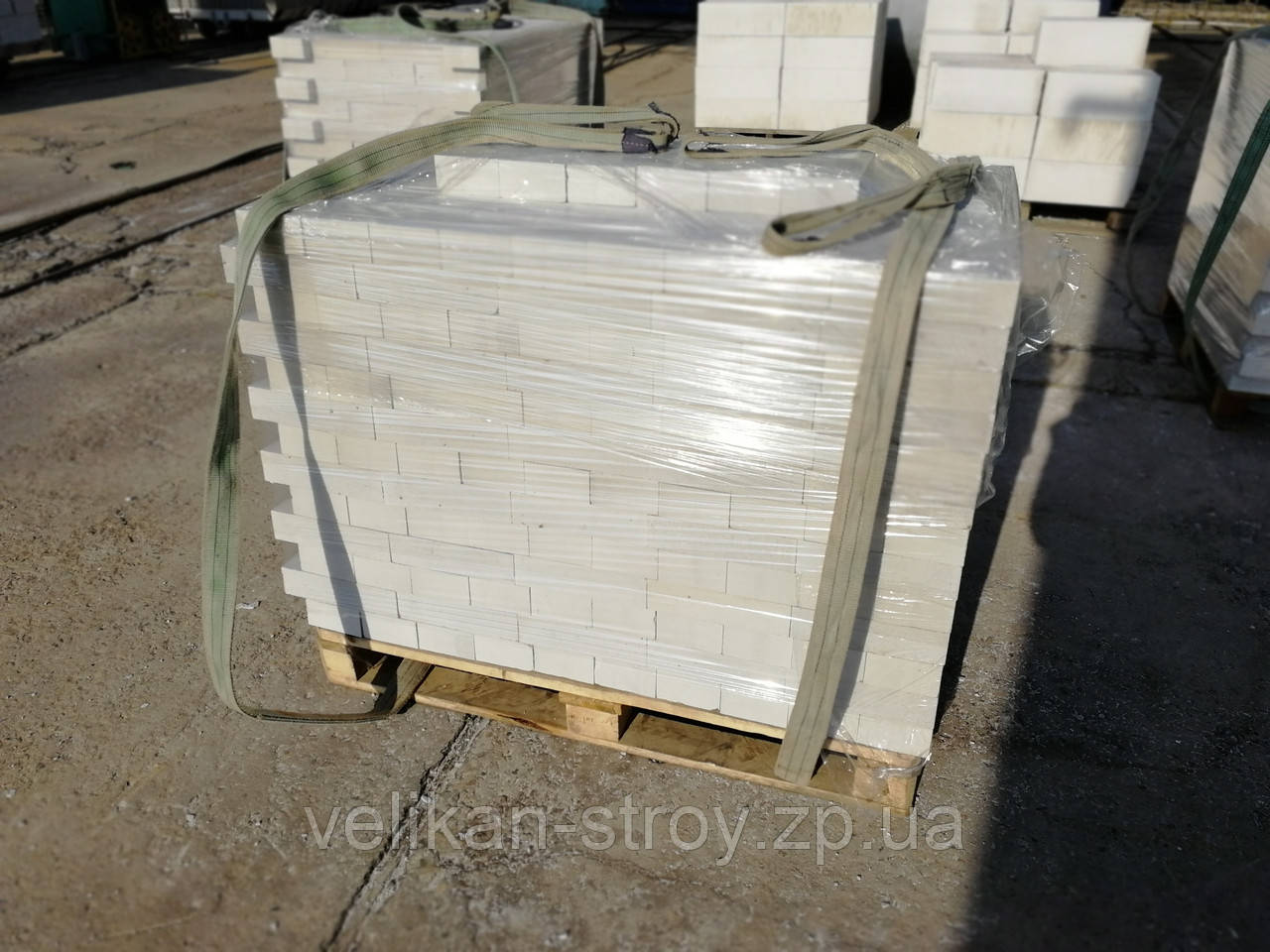 Силікатна цегла полуторна упакована на піддоні 