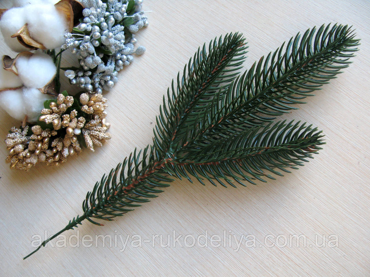 Ветвь еловая зеленая (литая), фото 1