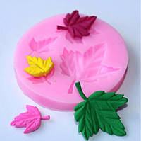 Кондитерський молд Листочки 66 мм рожевий