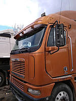 Производство и замена лобового стекла триплекс на грузовике Freightliner Argosy в Никополе (Украина). 4