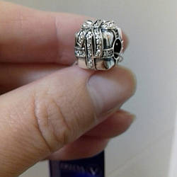 Срібний шарм подарунок