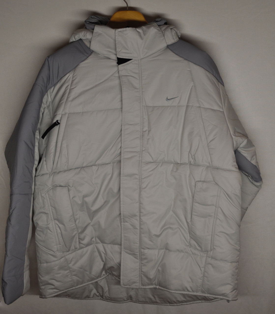 Чоловіча сіра зимова куртка Nike (утеплювач — синтепон)., фото 1