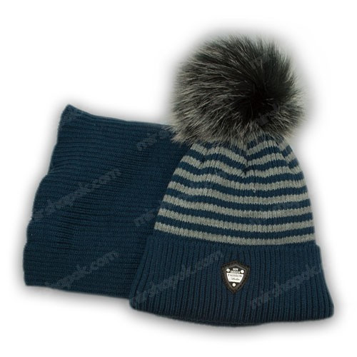 Вязанная шапка и хомут Вязанная шапка и хомут