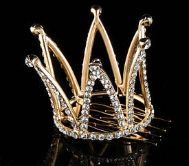 Корона метал під золото в каменях 5*4 см на гребінці