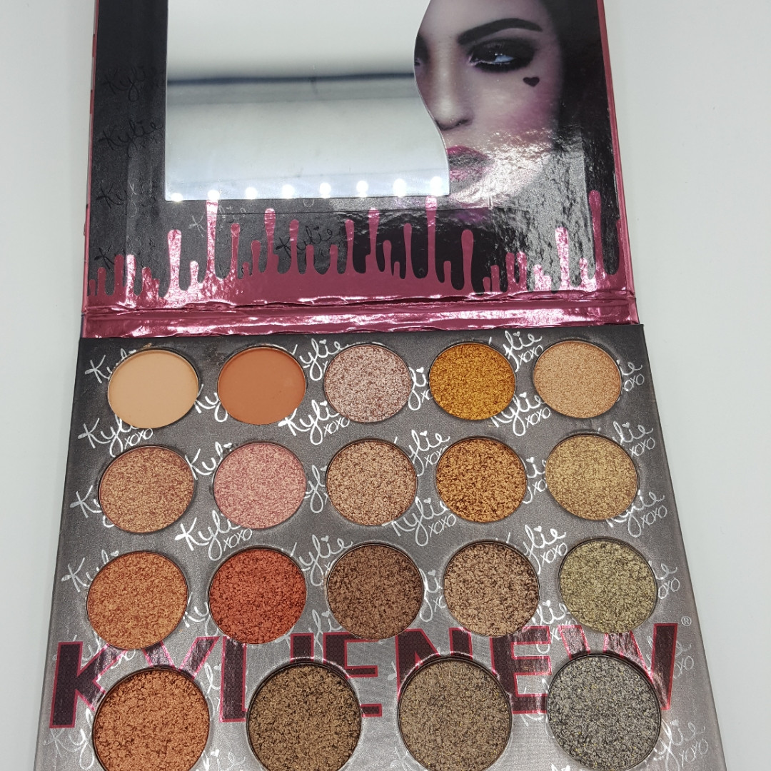 Набір тіней KYLIE NEW eyeshadow palette 23 кольору