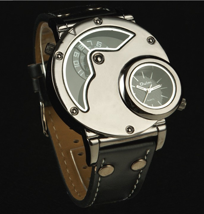 Годинник Oulm 9591 Steampunk з двома незалежними часовими зонами.