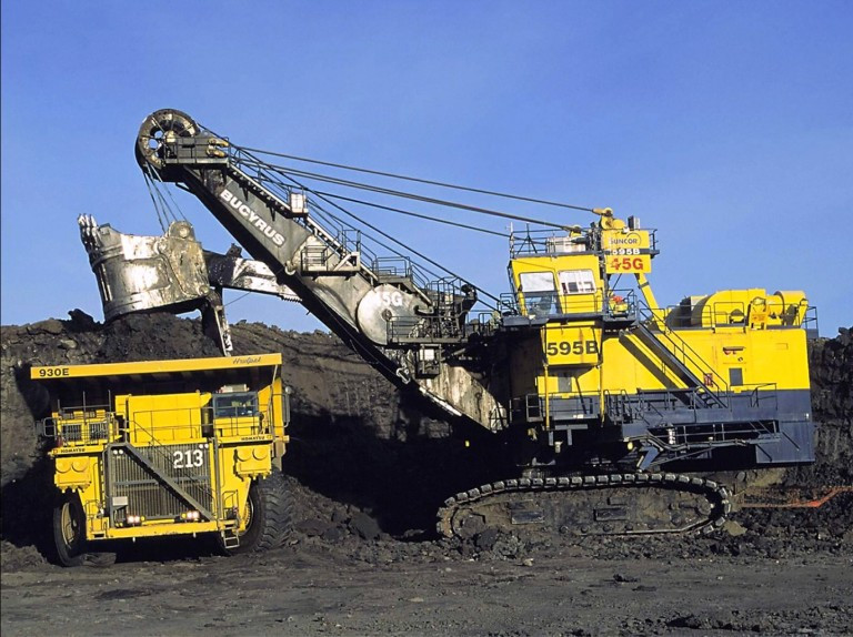Кар'єрний самоскид KOMATSU 930E