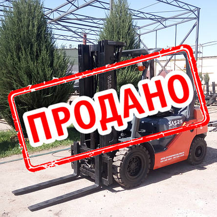Газ-Бензиновий навантажувач Вилочний 2,5 тонни Toyota 8FG25 б/у, фото 2
