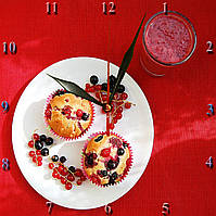 Настенные часы МДФ кухонные "Кексы с ягодами" кварцевые