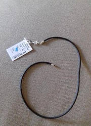 Каучуковий шнур зі срібною застібкою