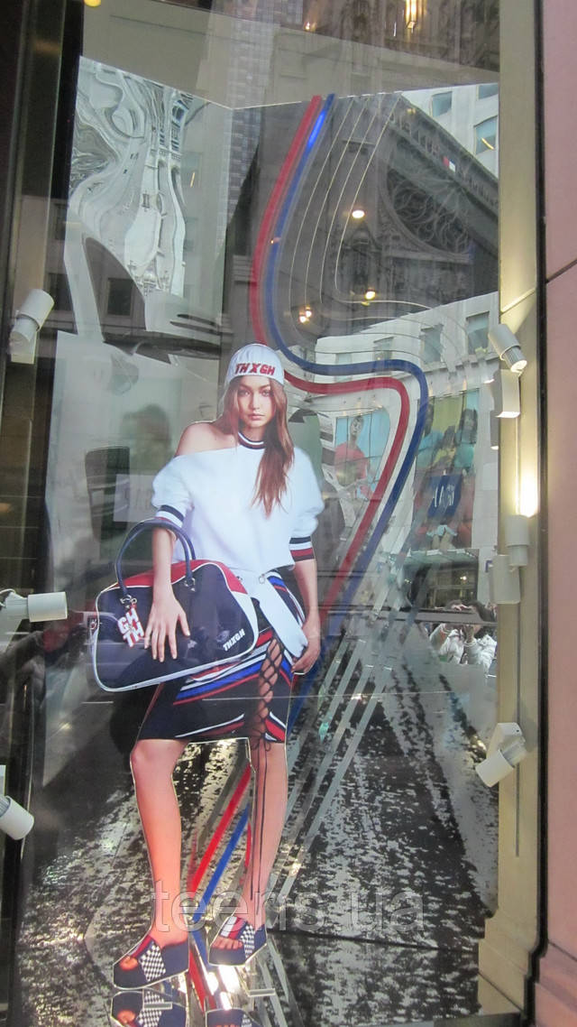 Нью-Йорк,магазин Tommy Hilfiger колекція Gigi Hadid Розділ Спортивні костюми на замовлення - фото teens.ua - Нью-Йорк,магазин Tommy Hilfiger колекція Gigi Hadid