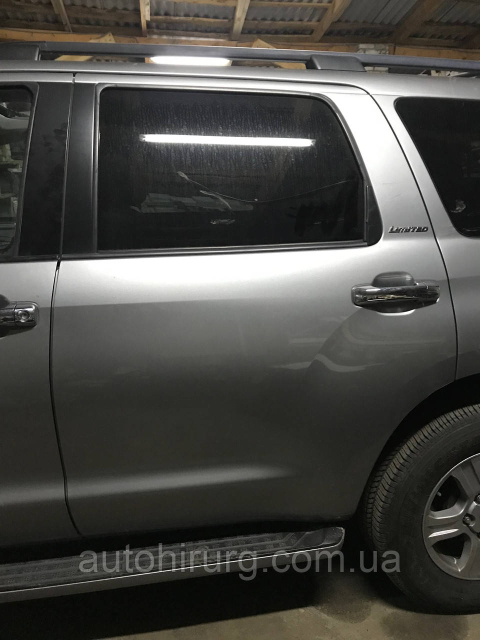 Задні ліві двері Toyota Sequoia