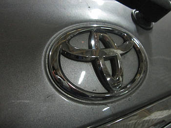 Емблеми, написи, значки Toyota Sequoia