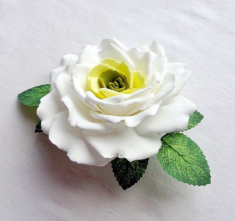 Шпилька брошка квітка з білою трояндою з фоамирана ручної роботи "Еліза"