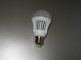 Лампа світлодіодна . Споживання 7W ( замінює лампу розжарювання 75W ). Гарантія 2 роки