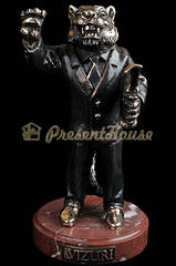 Бронзова статуетка Лідер