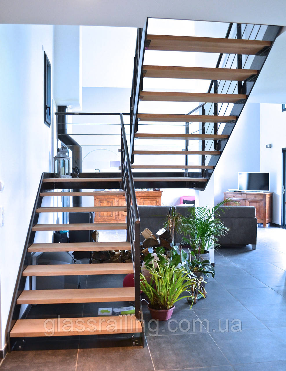 Лестница на двух косоурах: продажа, цена в Киеве. Лестницы от ...