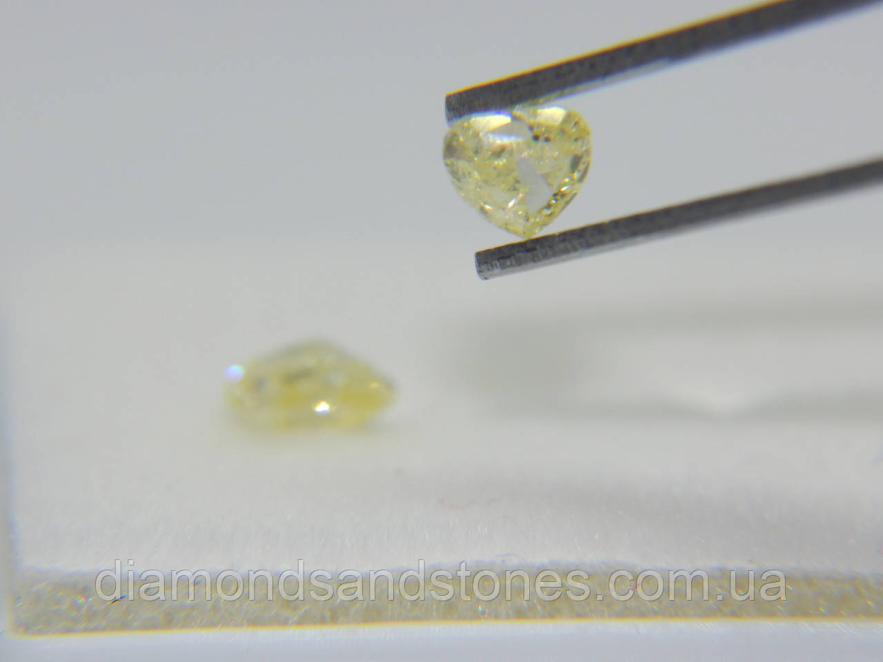 Діамант натуральний природний в Україні 0.28 карат Серце Si1/лимонний на ВІДЕО