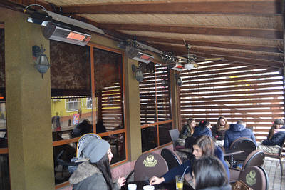 Отопление уличной террасы кафе "Public Bar" г.Хуст, Украина.