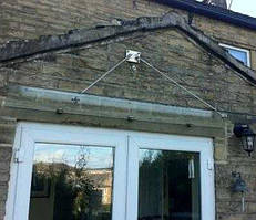 Скляний козирок на вантах