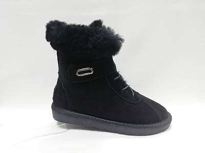 Зимові черевики на товстій підошві. Уги. Розміри: 36, 37.