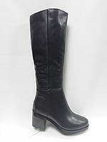 Чорні шкіряні зимові чоботи Berloni. Розміри: 36.