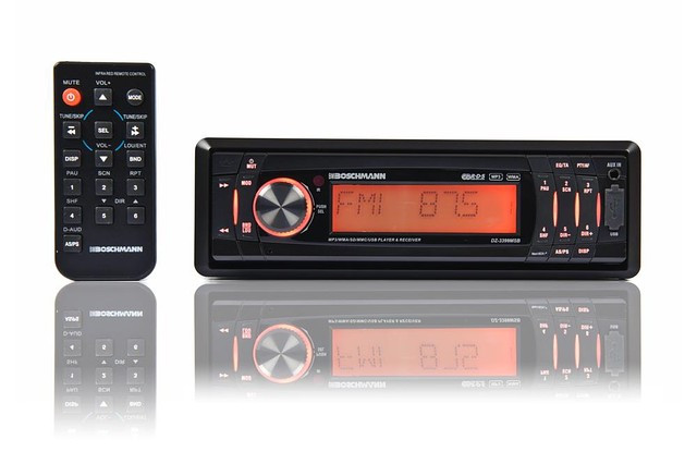 Автомагнітола 4-канальна Boschmann DZ-3399MSB (знімна панель, DC 12 вольтів, FM-радіо, AUX)