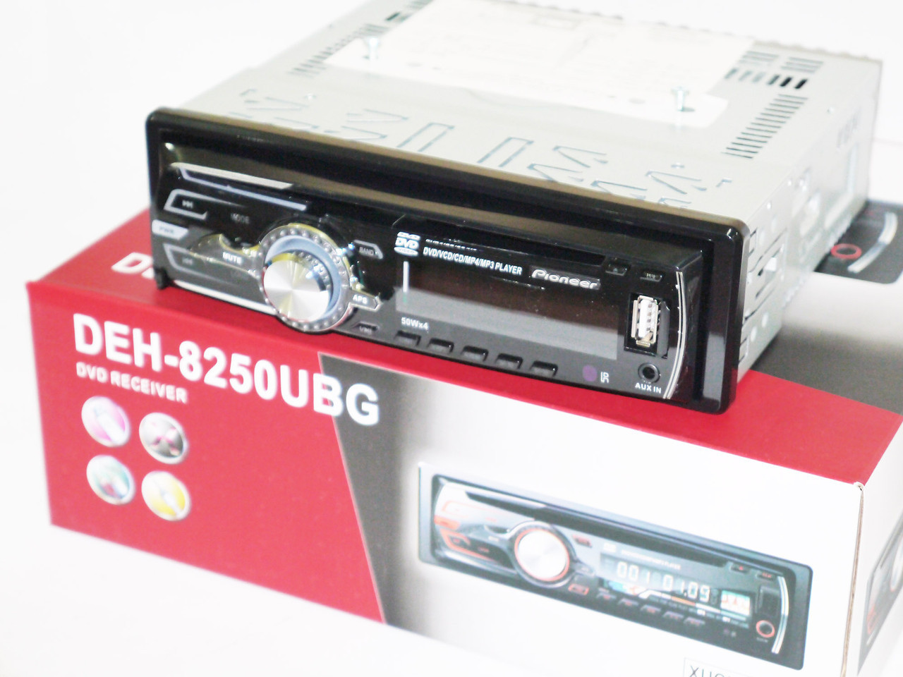 Універсальна автомагнітола DVD DEN-8250UBG з DVD-приводом знімна панель