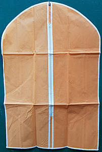 Чохол для зберігання і упаковки одягу на блискавці флізеліновий оранжевого кольору. Розмір 60 см*90 см.