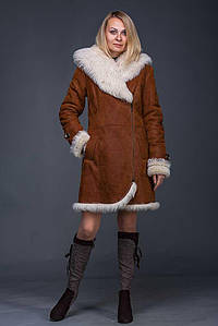 Жіноча дублянка з капюшоном